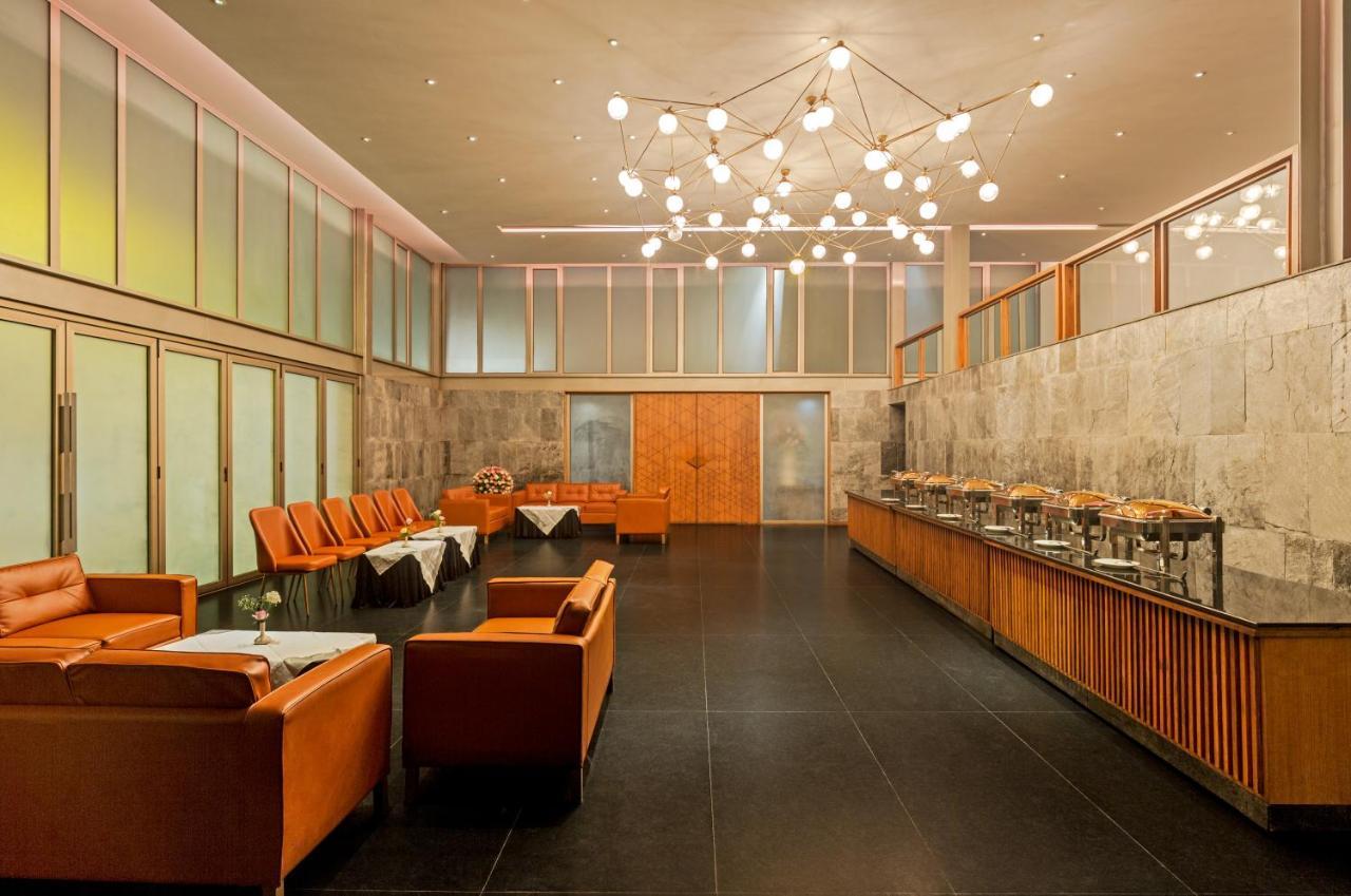 מיראט Hotel Crystal Palace מראה חיצוני תמונה