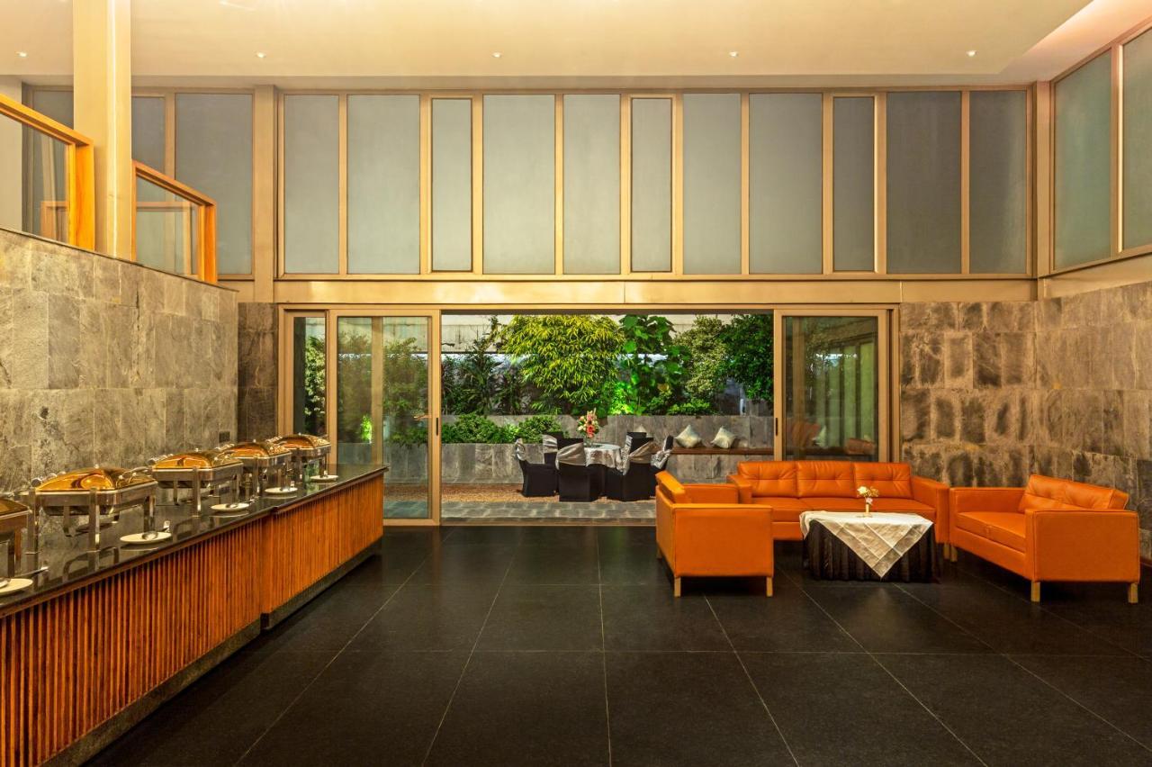 מיראט Hotel Crystal Palace מראה חיצוני תמונה