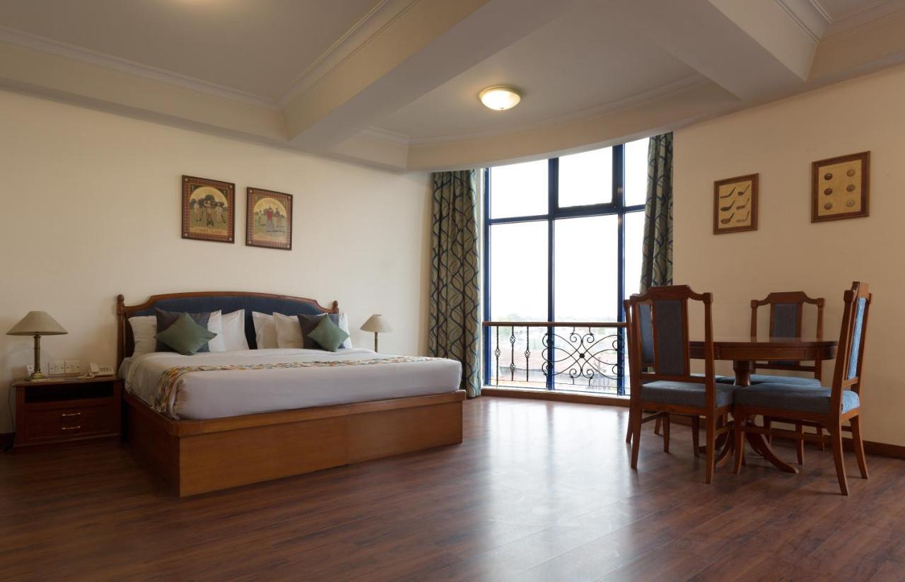 מיראט Hotel Crystal Palace מראה חיצוני תמונה