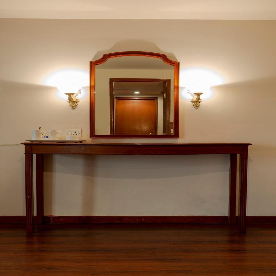 מיראט Hotel Crystal Palace מראה חיצוני תמונה