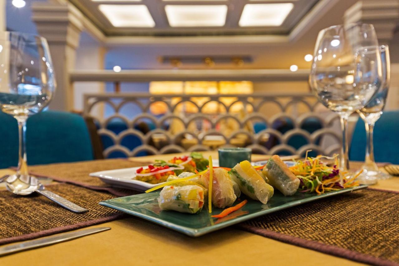 מיראט Hotel Crystal Palace מראה חיצוני תמונה