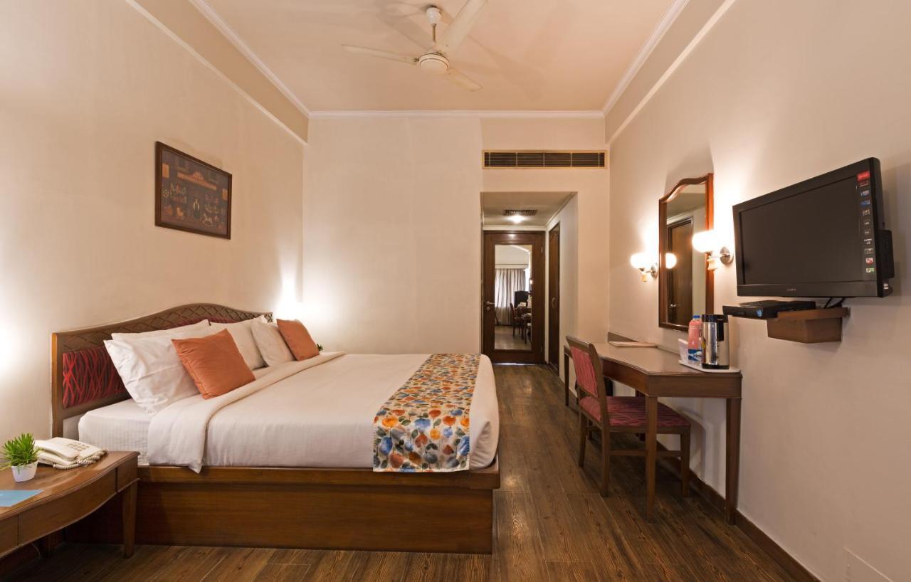 מיראט Hotel Crystal Palace מראה חיצוני תמונה