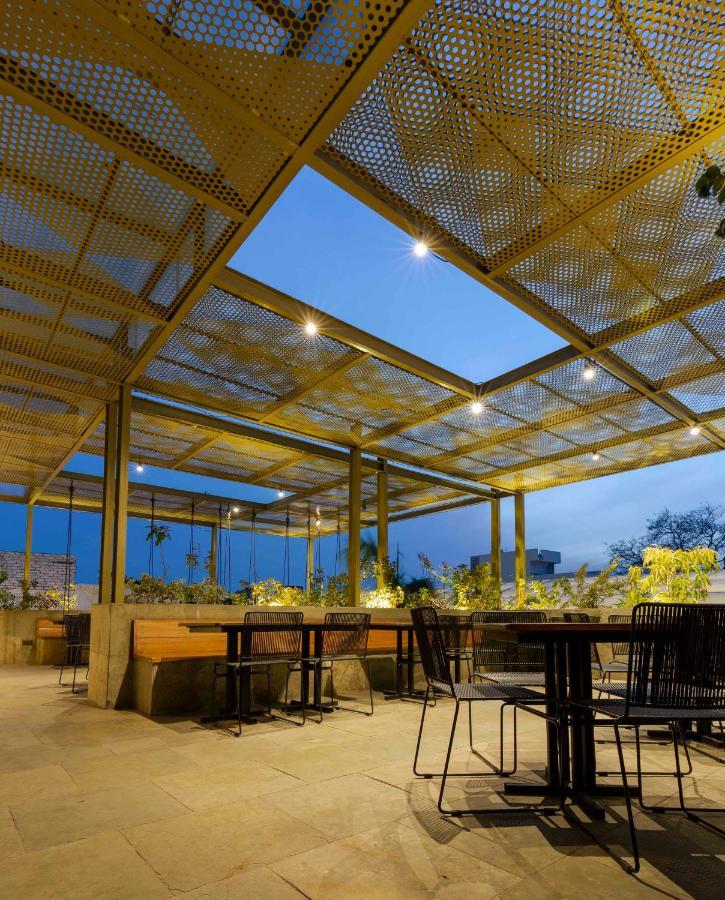 מיראט Hotel Crystal Palace מראה חיצוני תמונה
