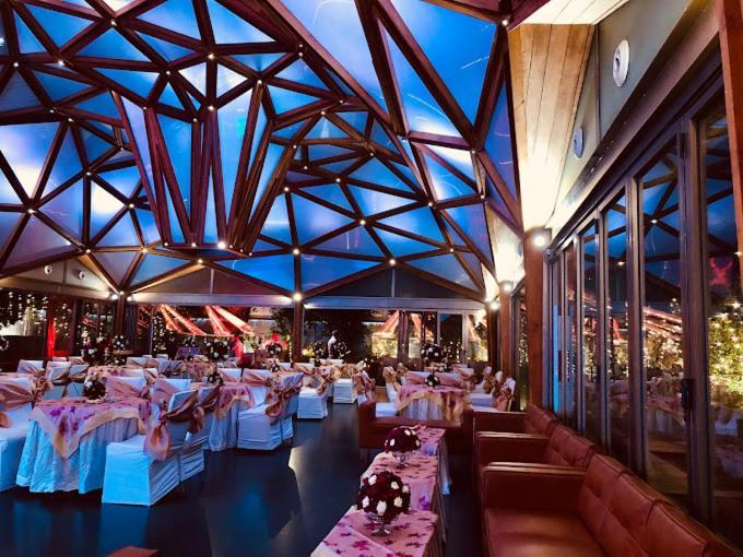 מיראט Hotel Crystal Palace מראה חיצוני תמונה