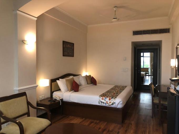 מיראט Hotel Crystal Palace מראה חיצוני תמונה