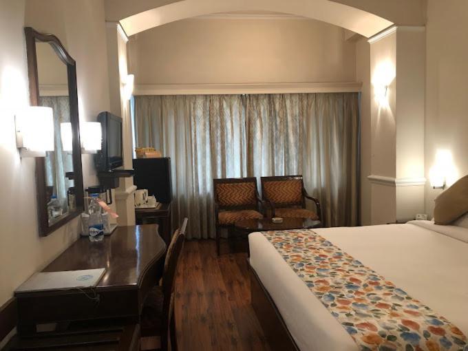 מיראט Hotel Crystal Palace מראה חיצוני תמונה