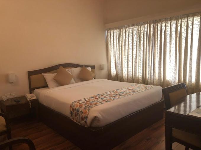 מיראט Hotel Crystal Palace מראה חיצוני תמונה