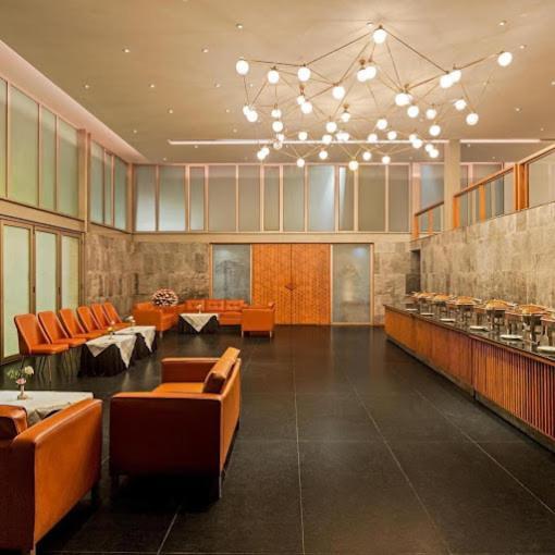 מיראט Hotel Crystal Palace מראה חיצוני תמונה