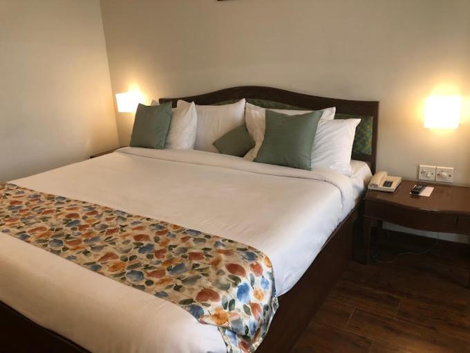 מיראט Hotel Crystal Palace מראה חיצוני תמונה